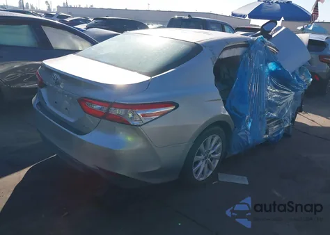 2018 Toyota Camry Le z USA, uszkodzony, nr VIN JTNB11HK0J3017216